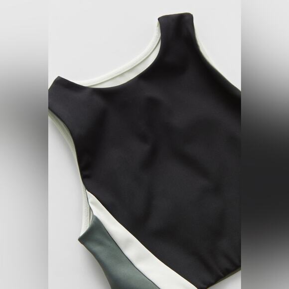 Zara Girls Workout Sports Bra Colorblock Cut Out Back Tank Size 11-12 - Picture 1 of 4